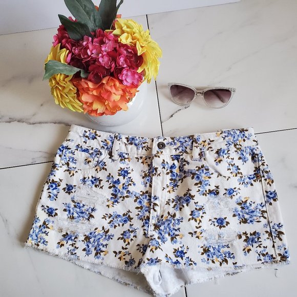 Forever 21 Pants - Forever 21 Distressed Floral Shorts Sz 29